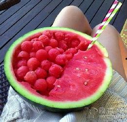 喜欢吃瓜的童鞋,揭秘爱吃瓜童鞋的甜蜜秘密